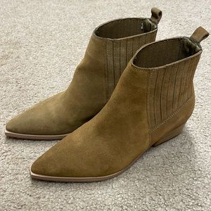 Marc Fisher LTD women Chelsea booties. Size 6.5